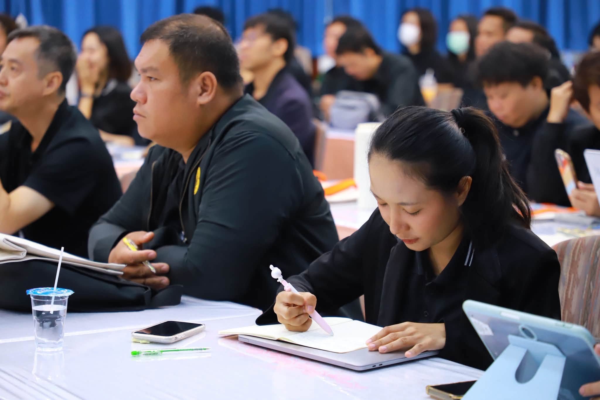 title - รองเลขาธิการ ส.ป.ก. เปิดอบรมหลักสูตร นปต. รุ่นที่ 8 ดันข้าราชการเปลี่ยนบทบาทสู่ “ผู้นำทีม” พร้อมขับเคลื่อนยุทธศาสตร์ชาติ